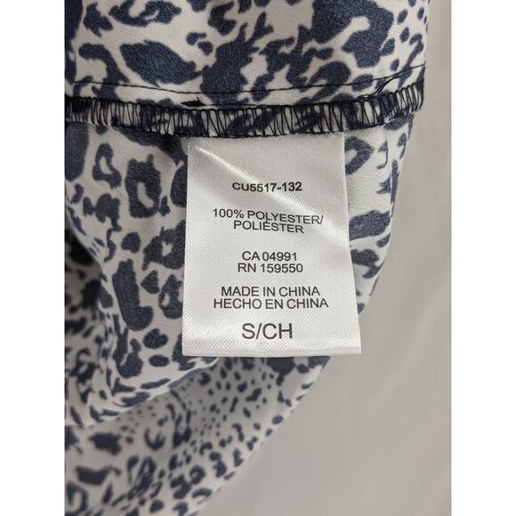 Hilary Radley Printed Blouse Small Black VNeck Short Sleeve Office Lightweight - Picture 4 of 10